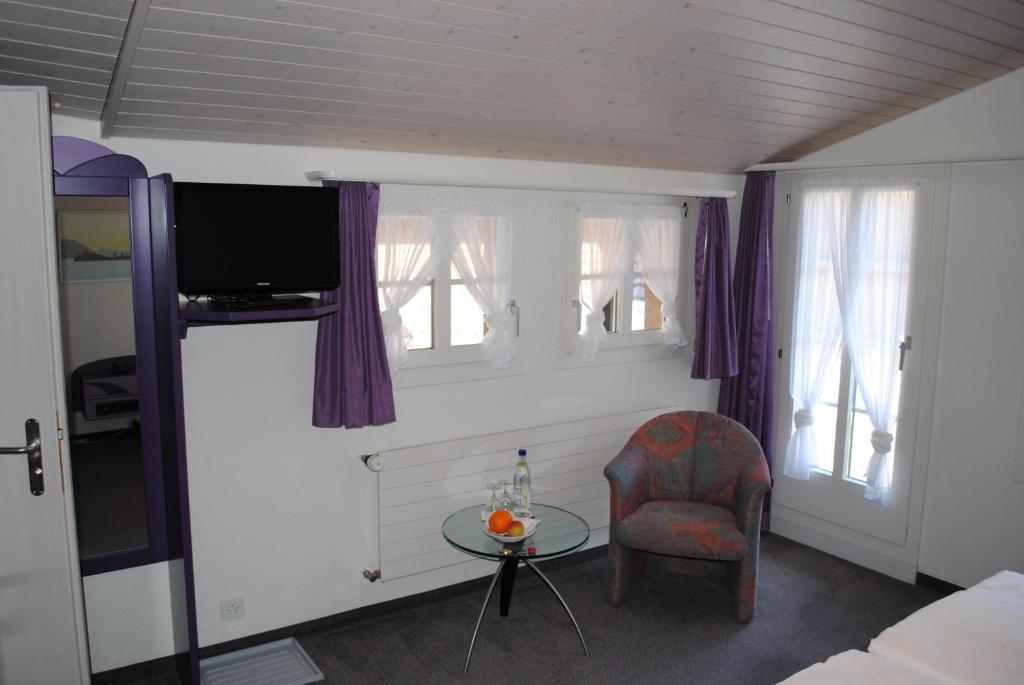 Hotel Chalet Du Lac Iseltwald Oda fotoğraf